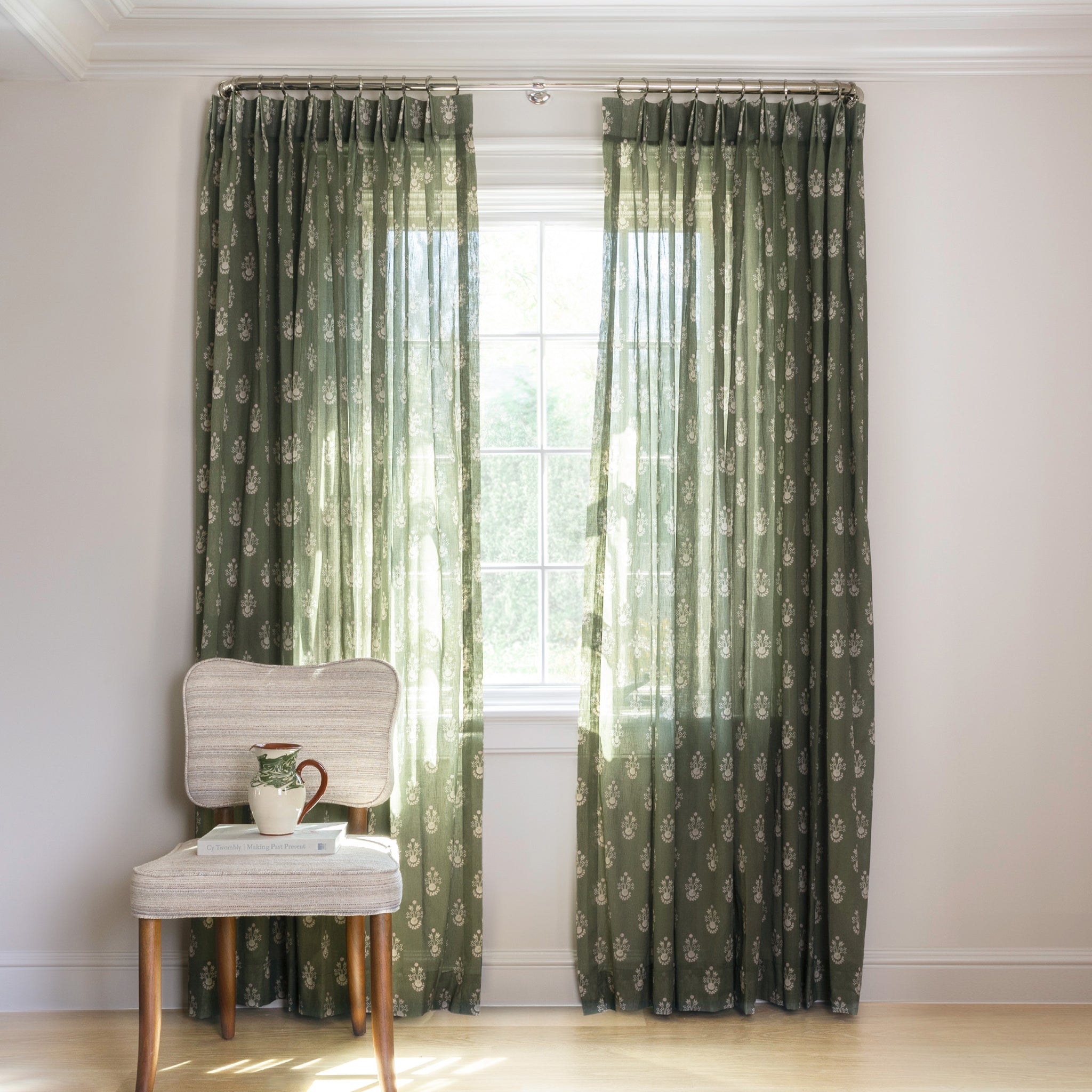FEATURED: Shown in Tailored Pleat