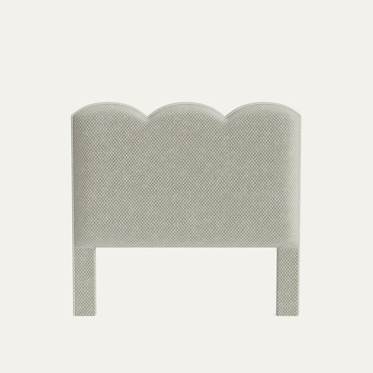 FEATURED: Shown in Queen / Sand Welt