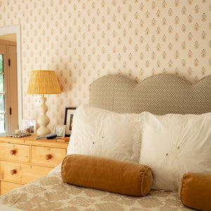 FEATURED: Photo by @hannahsmckenna. Lucie Chamomile Wallpaper & Quinn Sage Theodora Bed