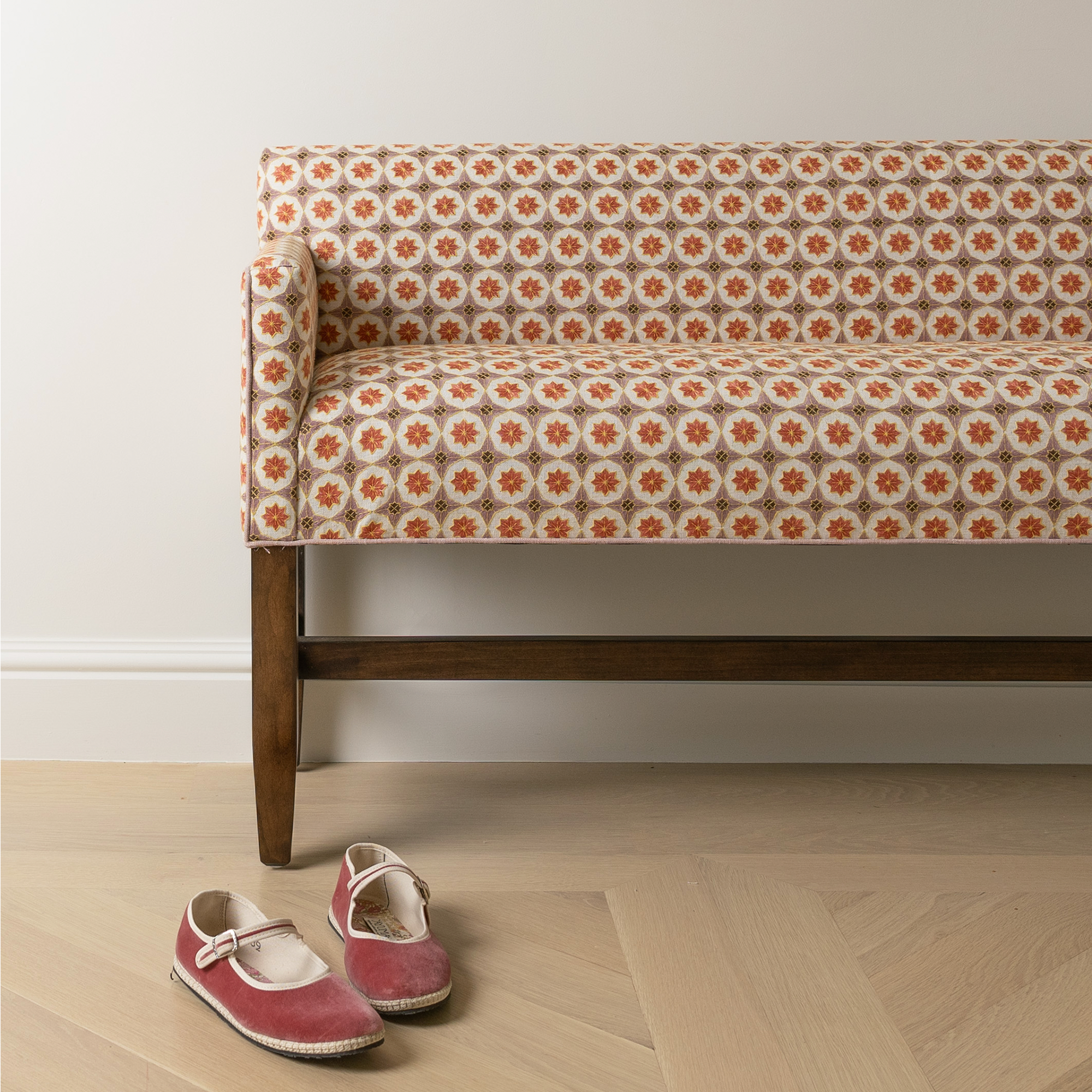 FEATURED: Shown in Hayes Coral / Queen / Tobacco / Orchid Welt